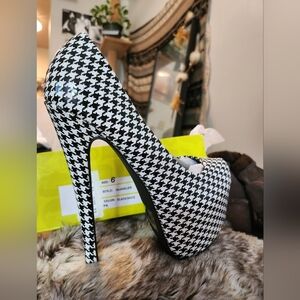 Stylish Black and White Houndstooth Women's Heels